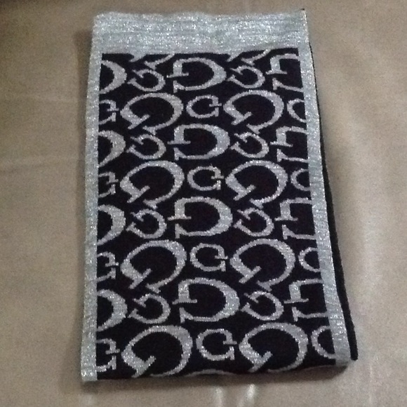Guess winter scarf